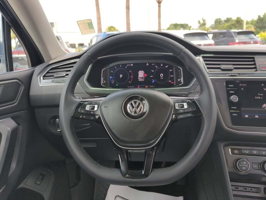 Used 2020 Volkswagen Tiguan SEL AWD/4WD image 26