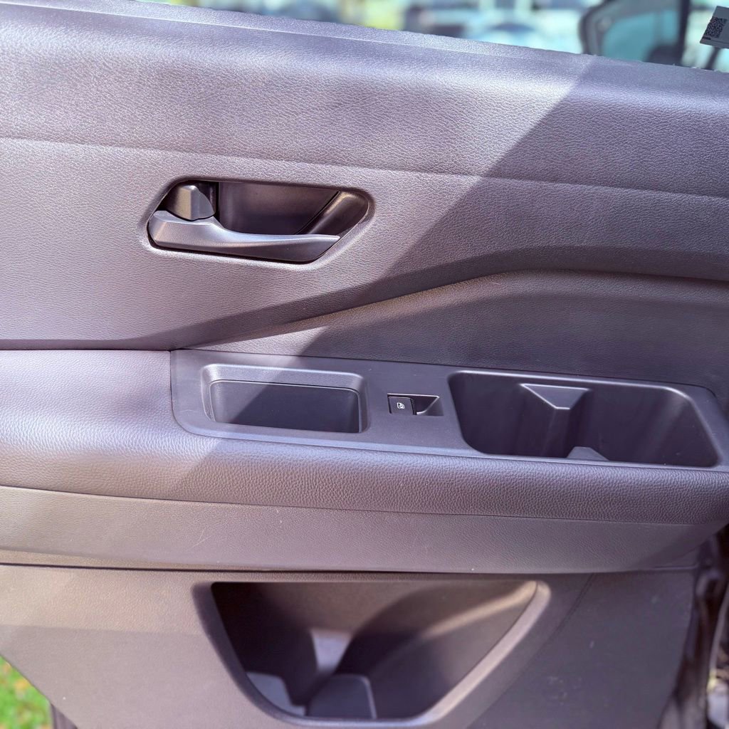 Used 2025 Nissan Pathfinder SV image 25