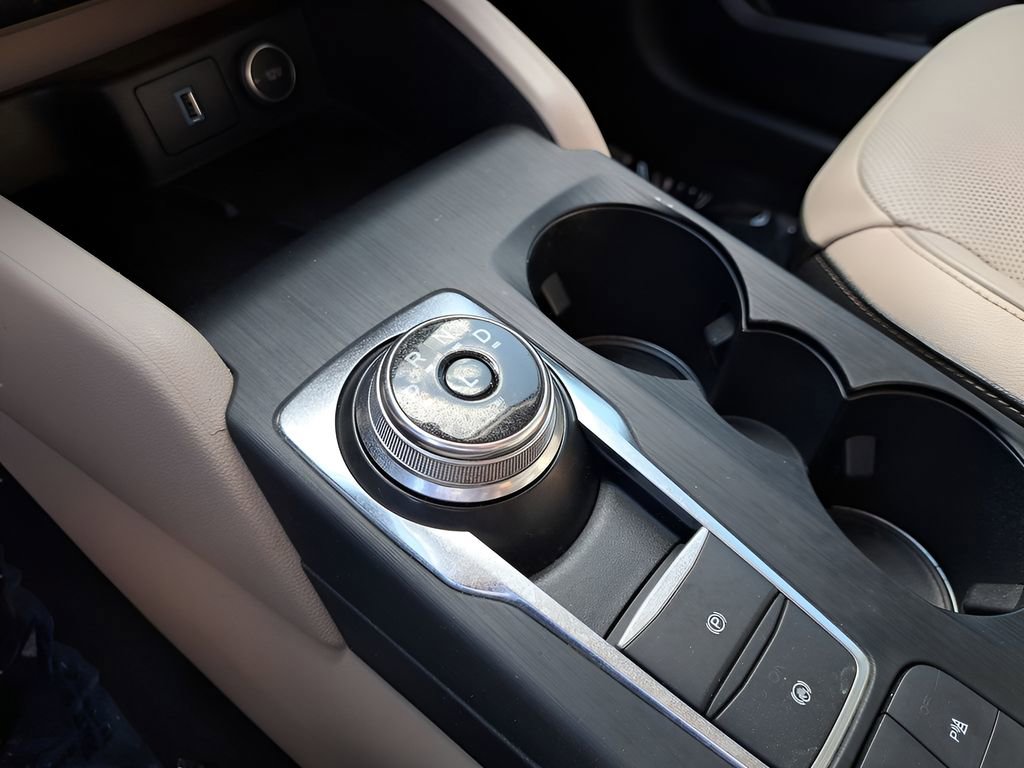 Used 2020 Ford Escape Titanium image 27