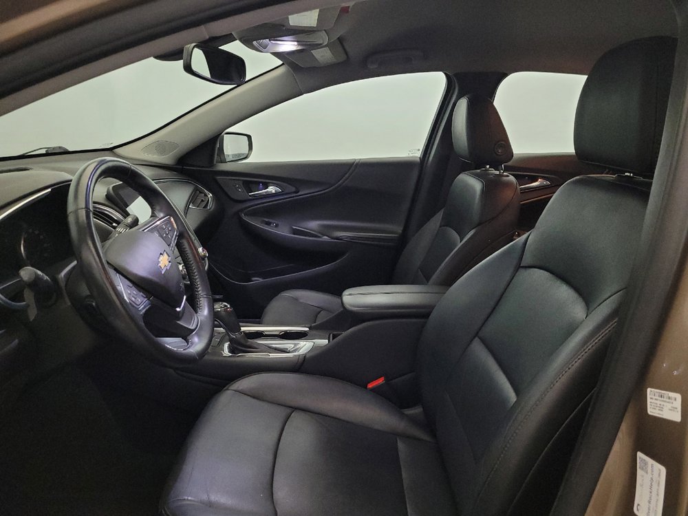 Used 2018 Chevrolet Malibu LT w/ Leather Package FWD image 17