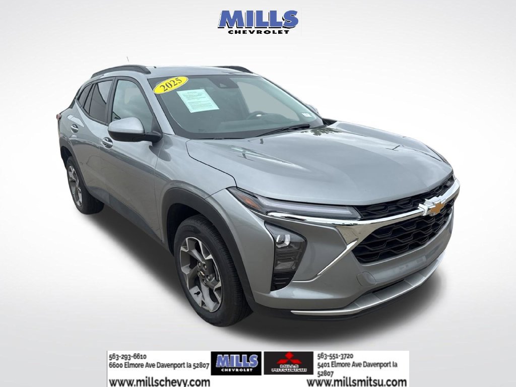 Used 2025 Chevrolet Trax LT w/ LT Convenience Package FWD image 8