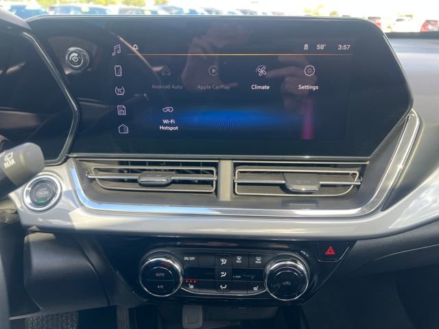 Certified 2024 Chevrolet Trax LT w/ Sunroof Package image 20