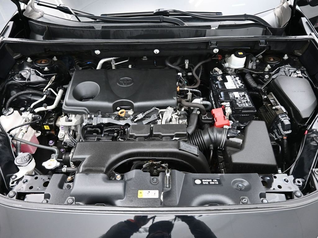 Used 2019 Toyota RAV4 LE image 14