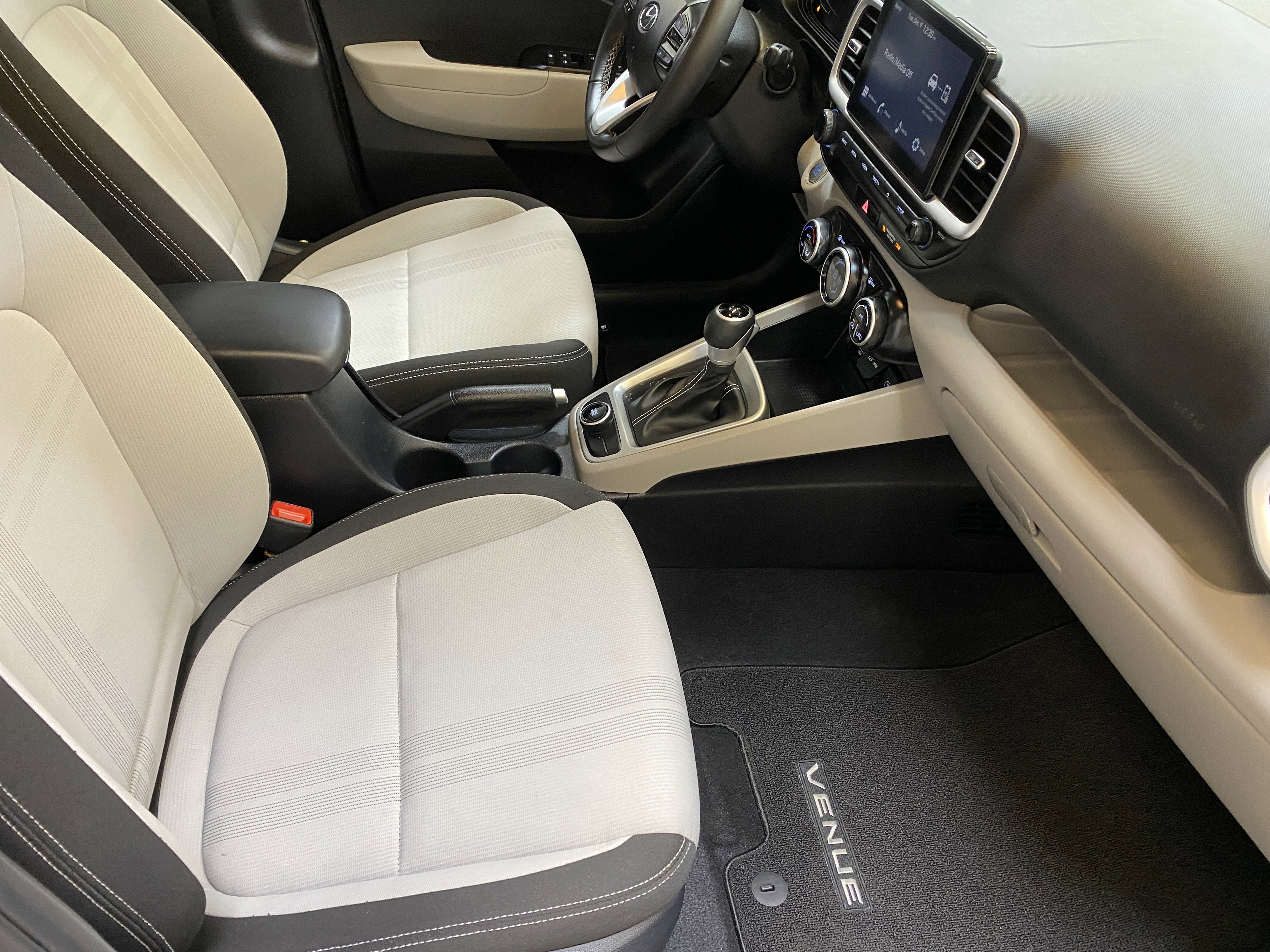 Used 2024 Hyundai Venue SEL image 24