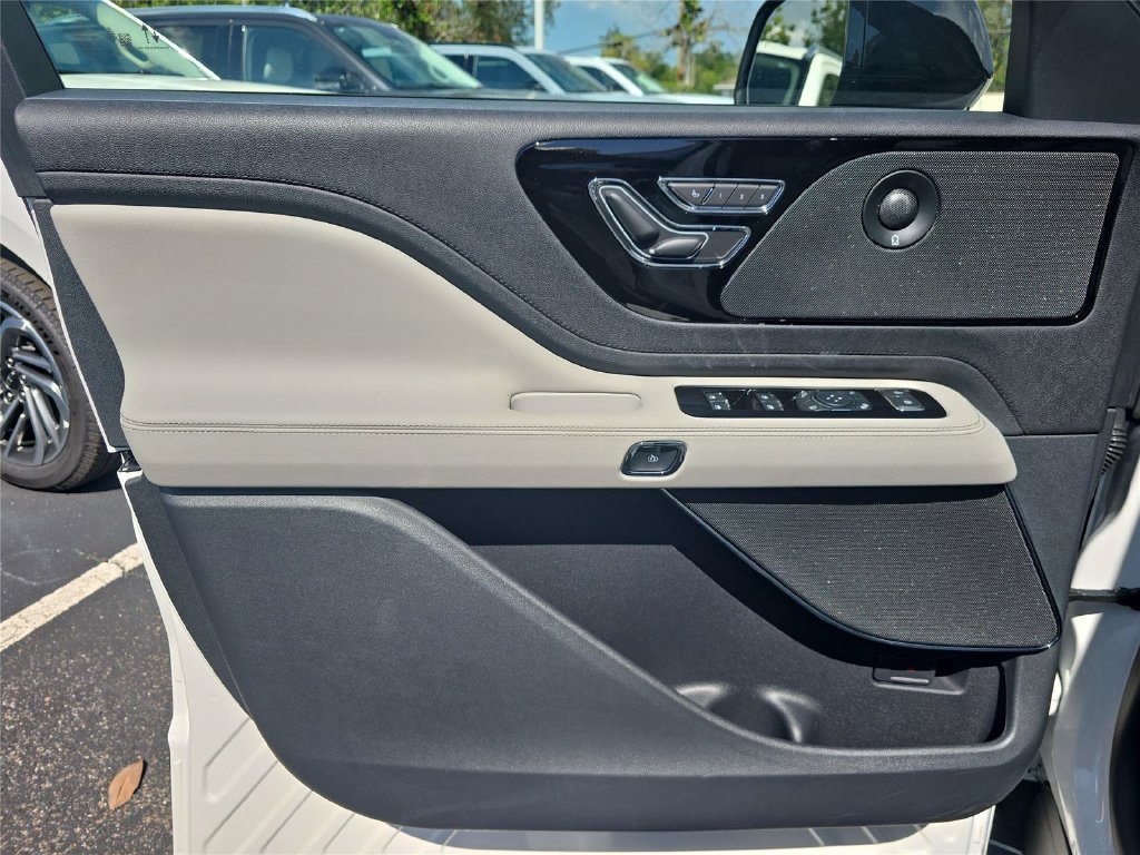 New 2026 Lincoln Aviator 2WD image 15