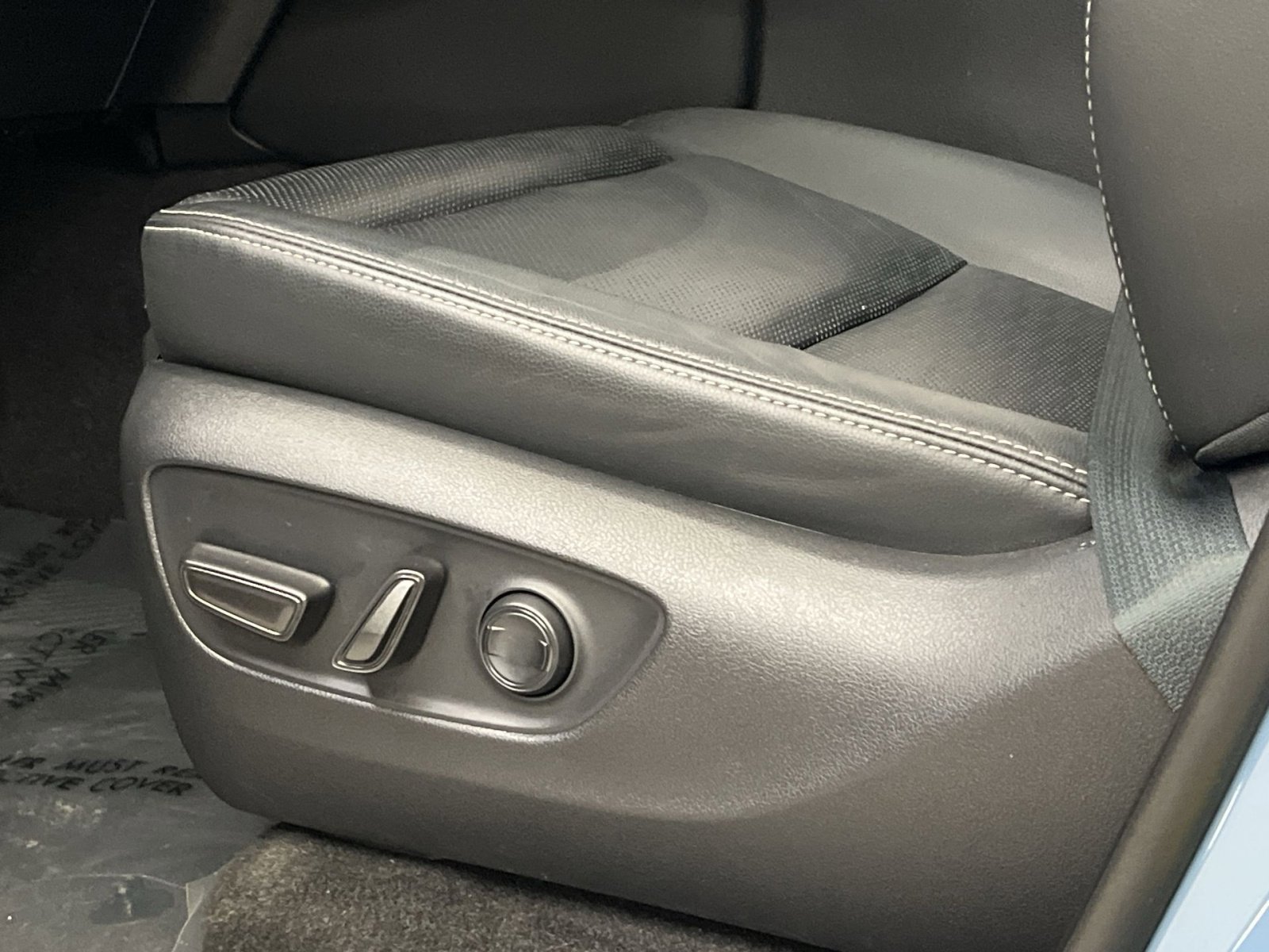 Used 2024 Toyota Land Cruiser image 12