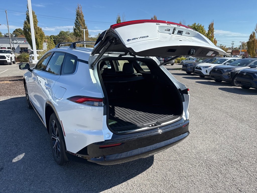 New 2025 Toyota Crown Signia image 18