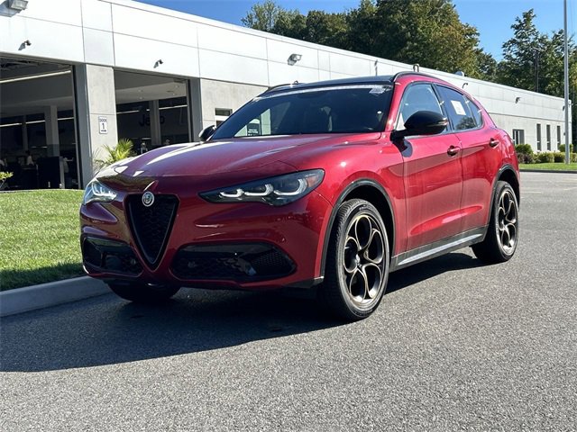New 2025 Alfa Romeo Stelvio Sprint image 1