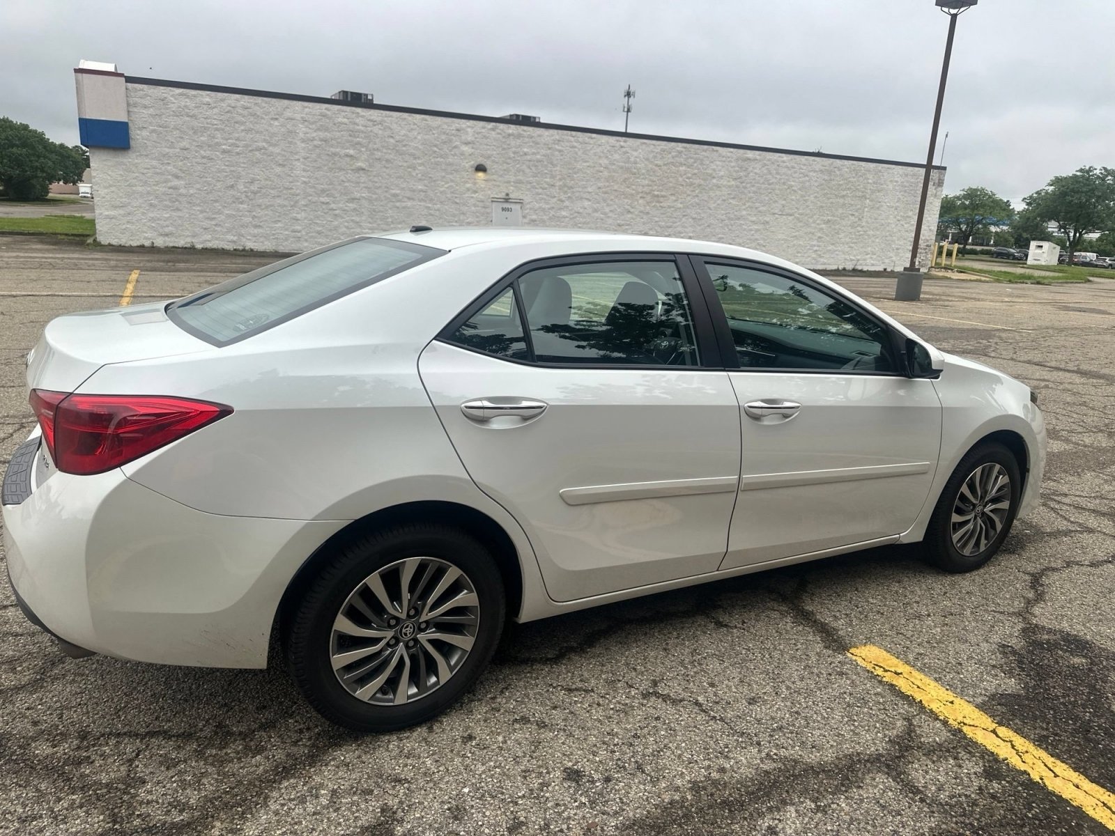 Used 2017 Toyota Corolla XLE w/ Body Protection Package FWD image 18