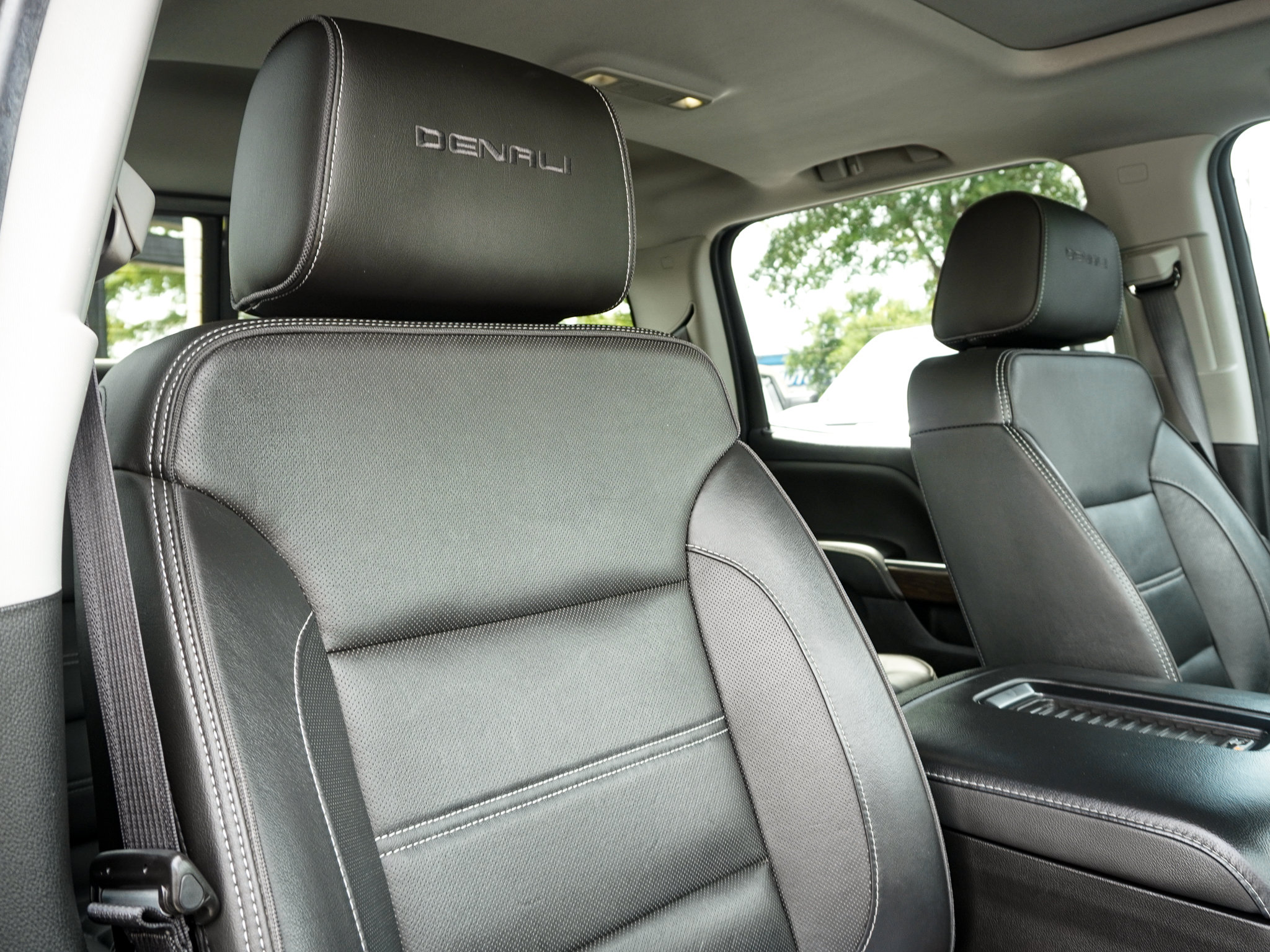 Used 2019 GMC Sierra 2500 Denali w/ Duramax Plus Package AWD/4WD image 37