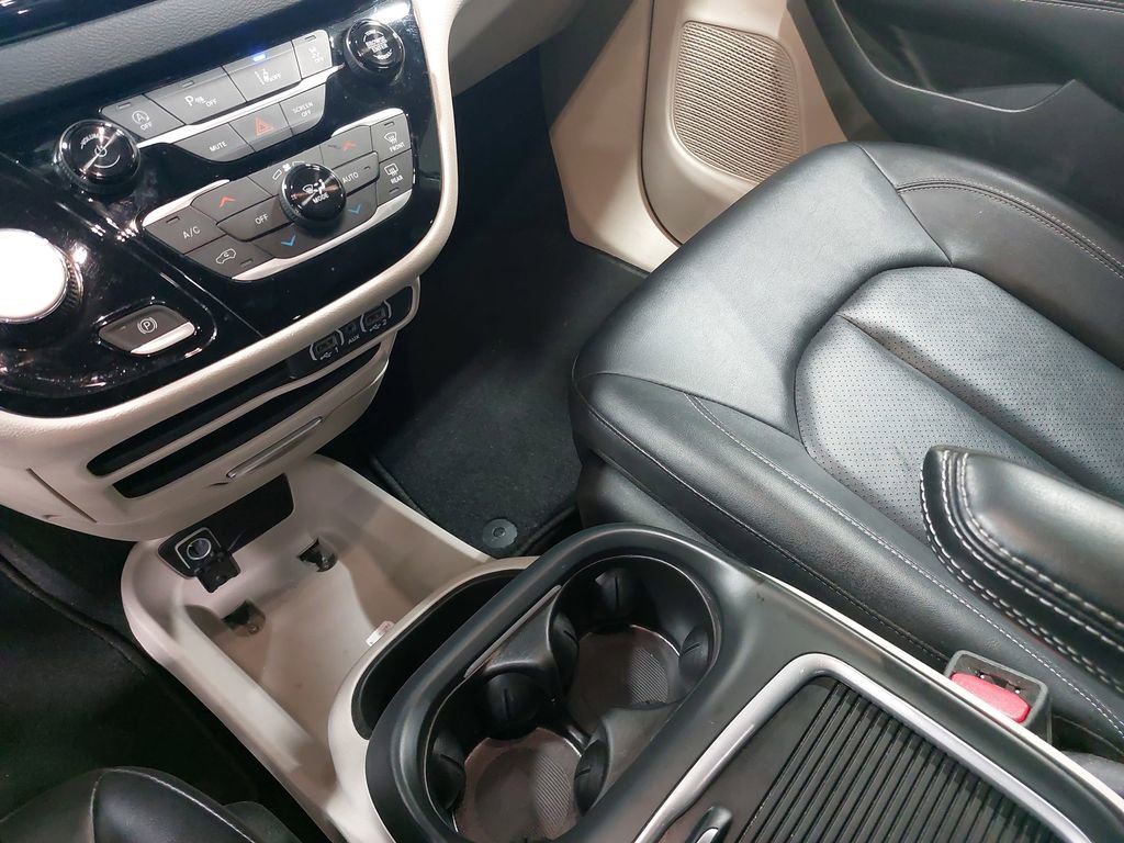 Used 2024 Chrysler Pacifica Touring-L FWD image 24