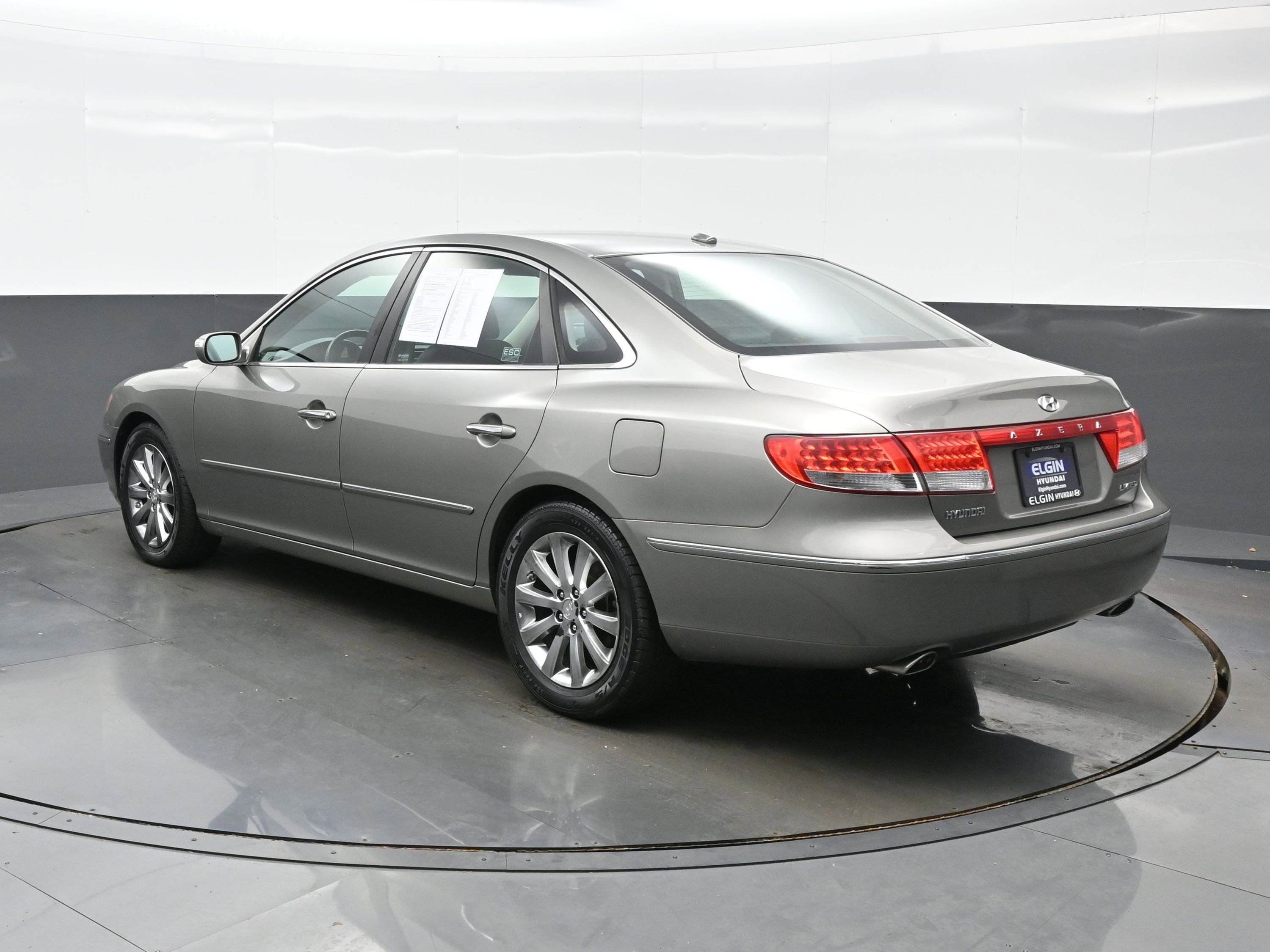Used 2009 Hyundai Azera Limited w/ Ultimate Navigation Pkg 4 FWD image 4