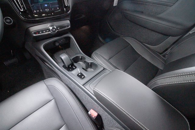 Certified 2025 Volvo XC40 B5 Core w/ Protection Package Premier image 9