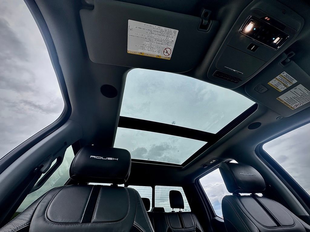 New 2026 Ford F250 Lariat w/ Black Appearance Package image 33