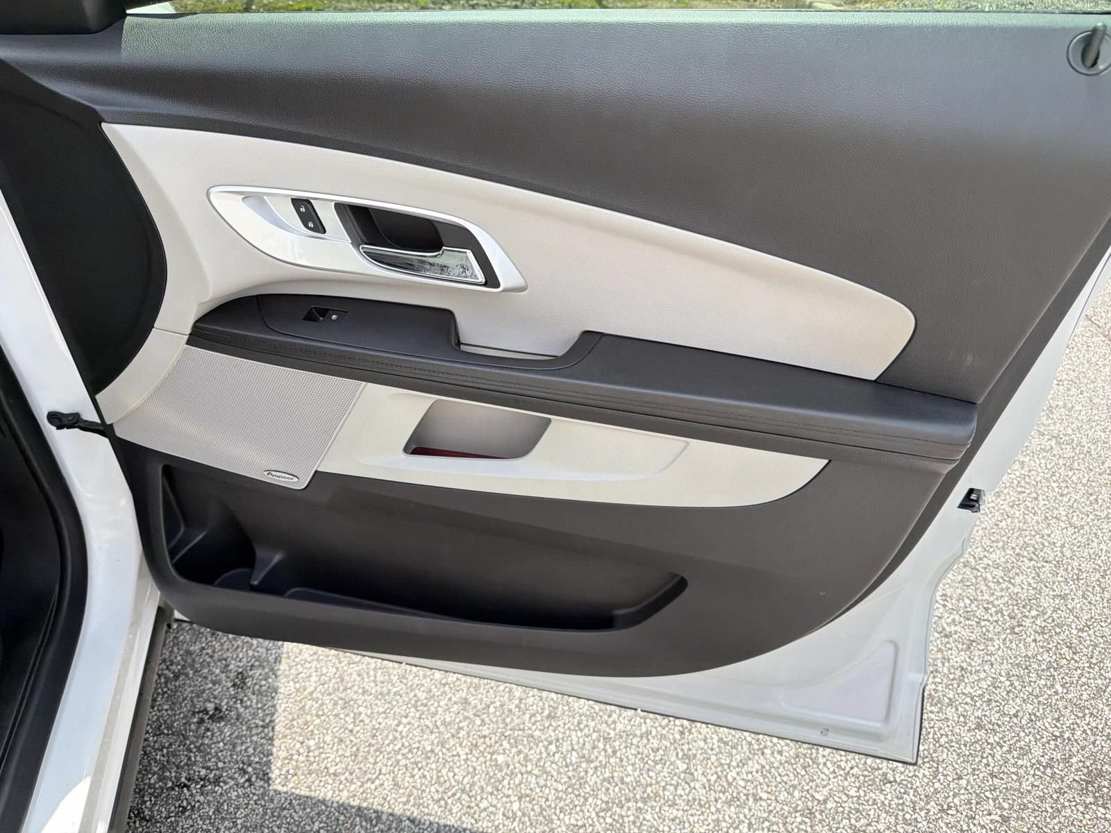 Used 2016 Chevrolet Equinox LTZ w/ Enhanced Convenience Package FWD image 14