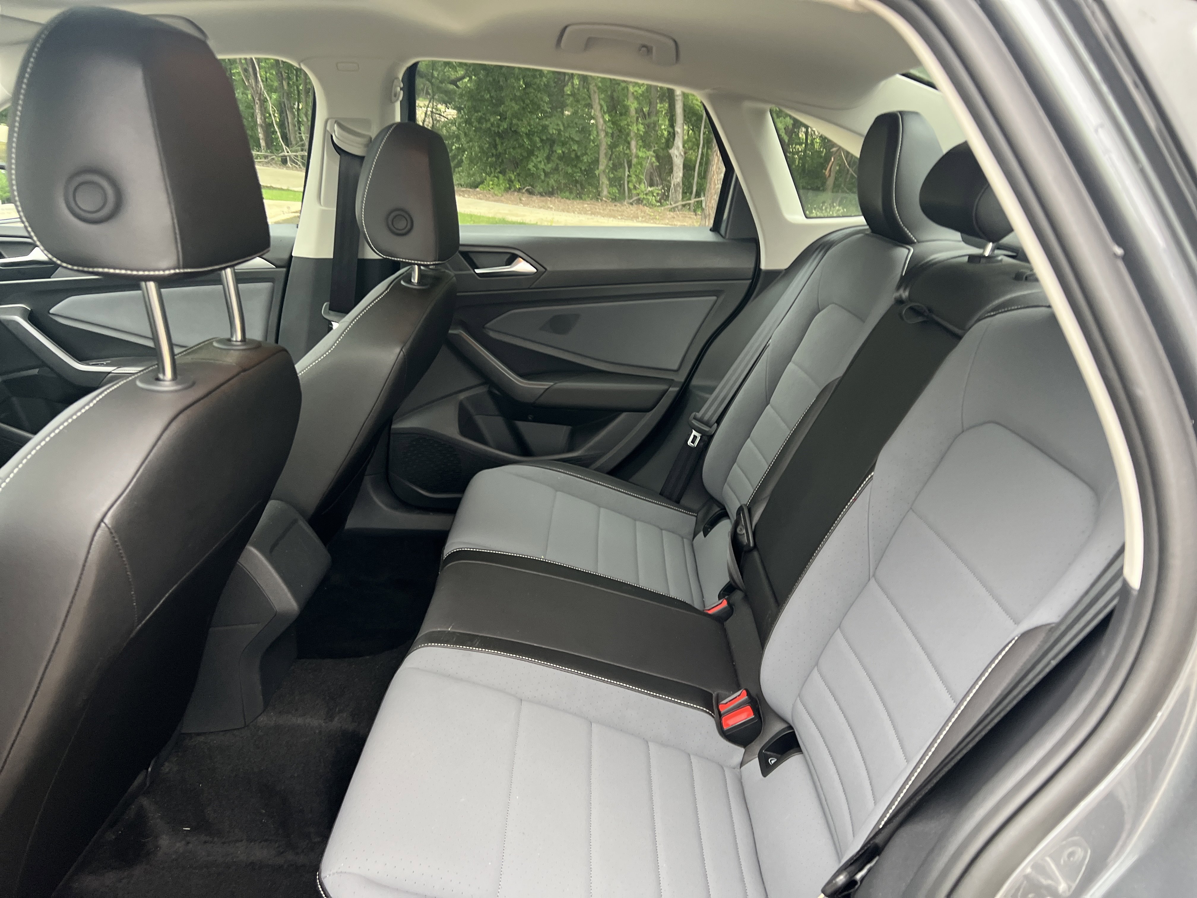 Used 2025 Volkswagen Jetta SE w/ Sunroof Package FWD image 29