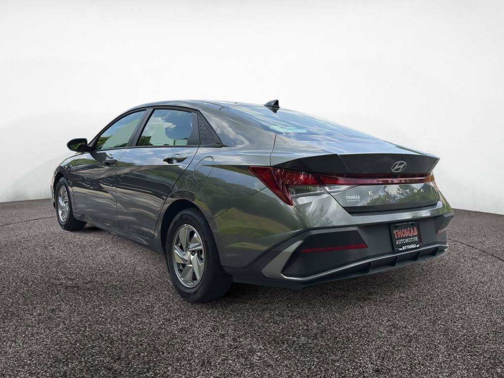 Certified 2026 Hyundai Elantra SE w/ Cargo Package FWD video 5
