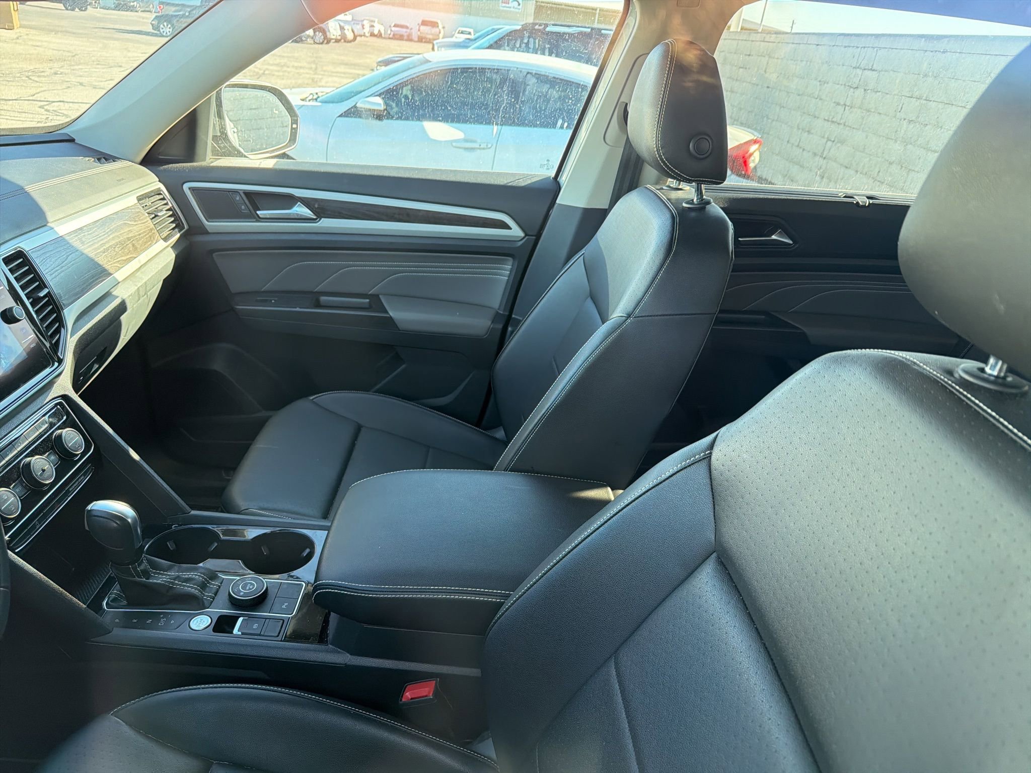 Used 2022 Volkswagen Atlas SE w/ Black Wheel Package image 12