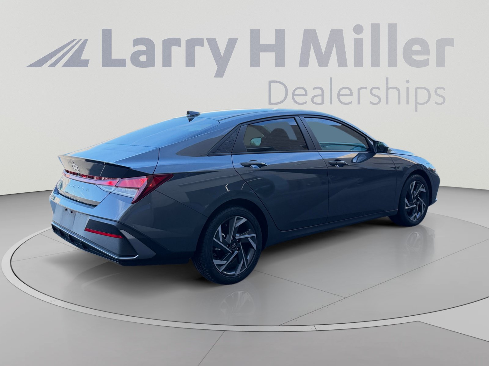 Certified 2025 Hyundai Elantra Sport FWD image 5