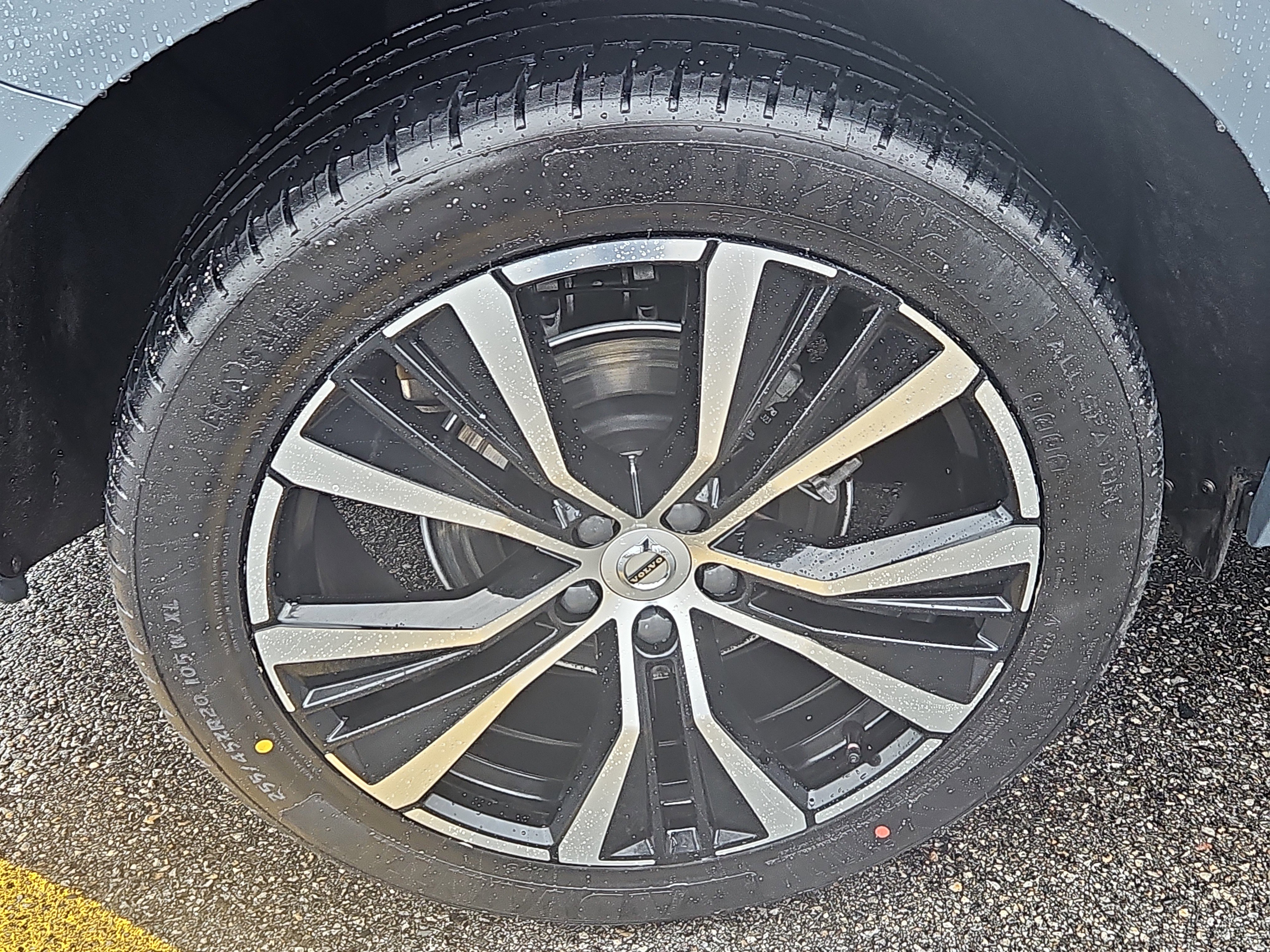 Used 2023 Volvo XC60 B5 Plus w/ Protection Package Premier image 29