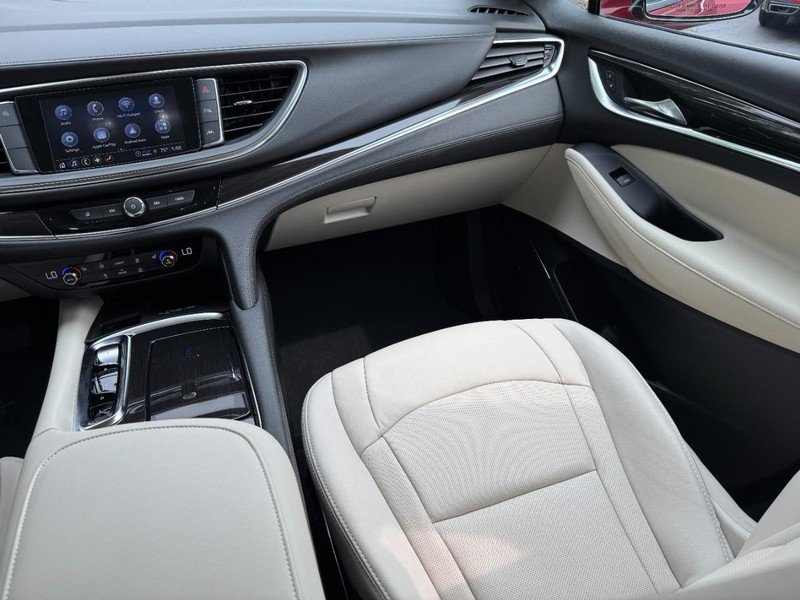Used 2024 Buick Enclave Essence w/ Technology Package image 16