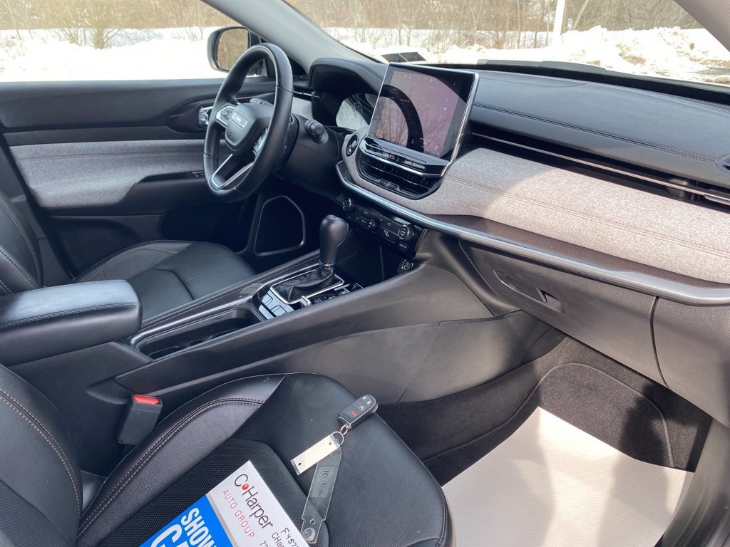 Used 2022 Jeep Compass Latitude image 10