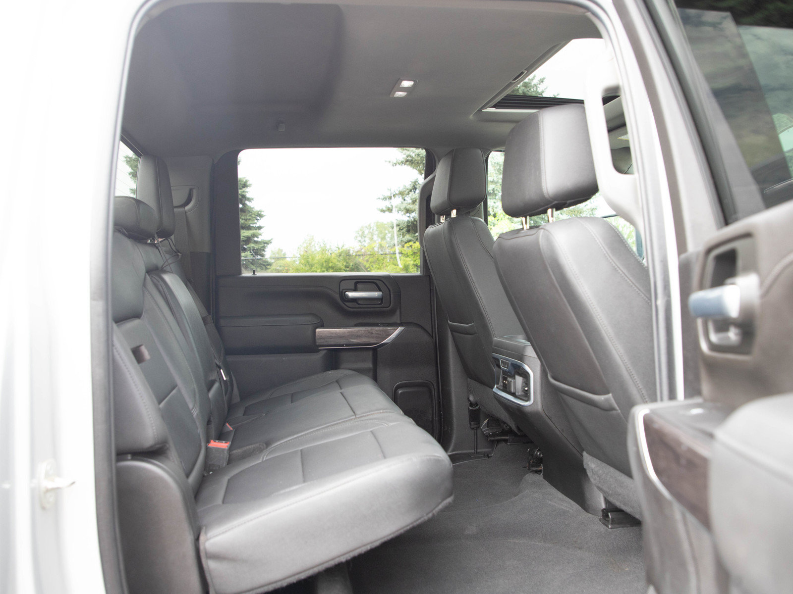 Used 2022 Chevrolet Silverado 2500 LTZ w/ LTZ Convenience Package AWD/4WD image 12