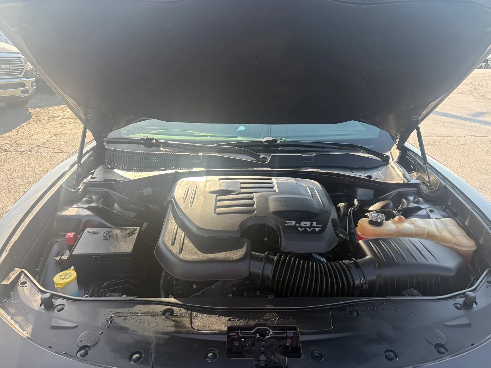 Used 2019 Dodge Charger SXT RWD image 9