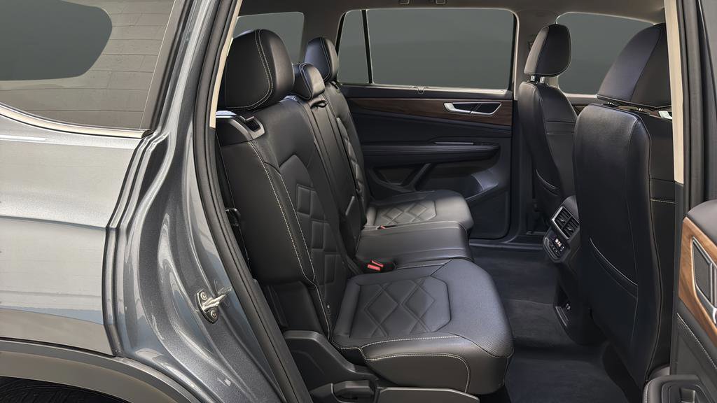 Used 2025 Volkswagen Atlas SE image 11