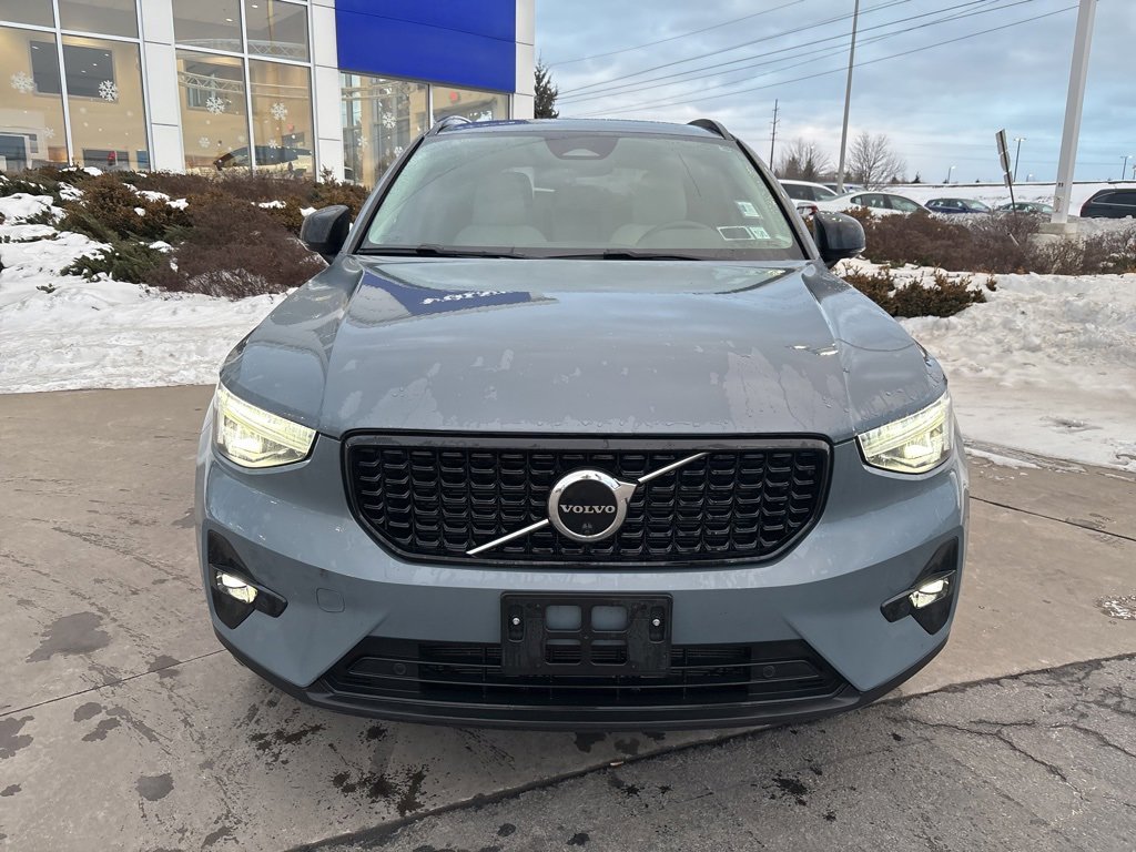 Certified 2023 Volvo XC40 B5 Plus w/ Protection Package Premier image 3