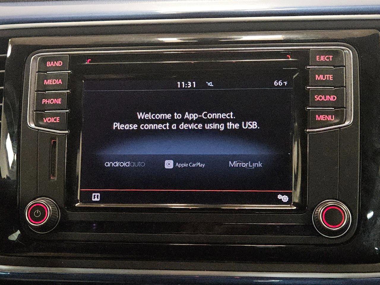 Used 2017 Volkswagen Beetle 1.8T SE FWD image 23