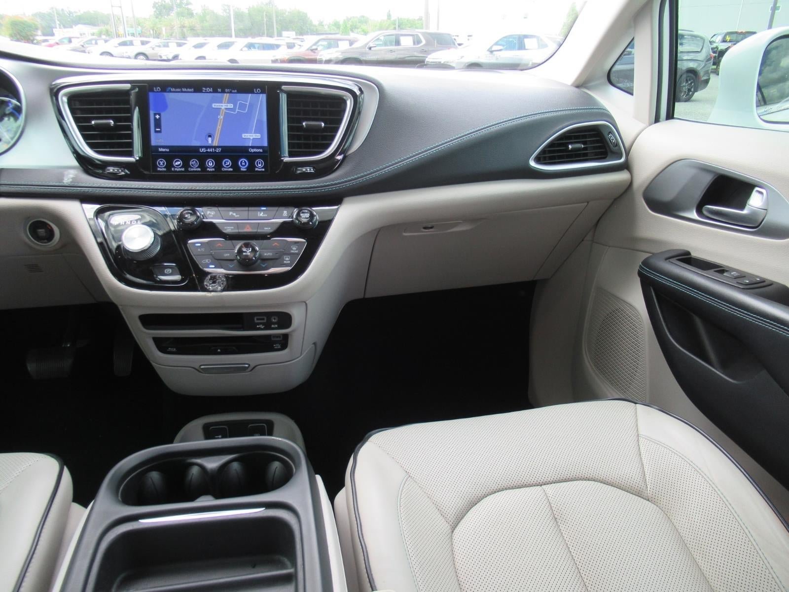 Used 2017 Chrysler Pacifica Platinum FWD image 14