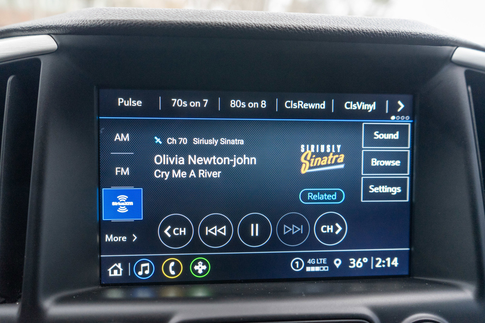 Used 2024 GMC Terrain SLT image 16