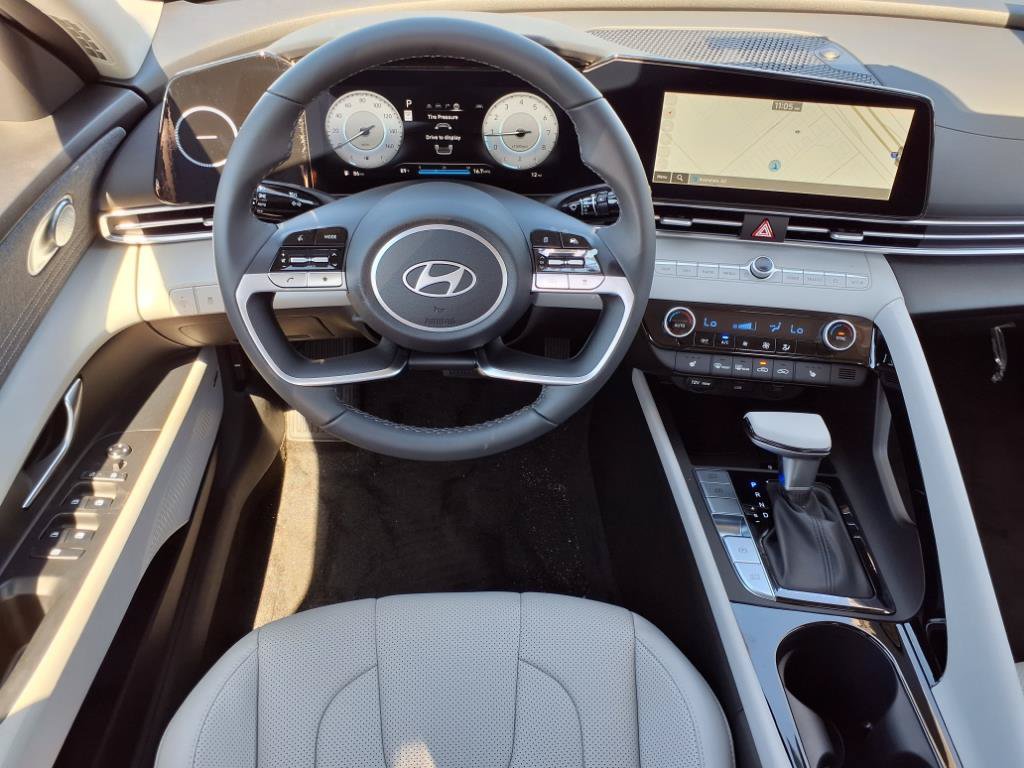 New 2025 Hyundai Elantra Limited FWD image 8
