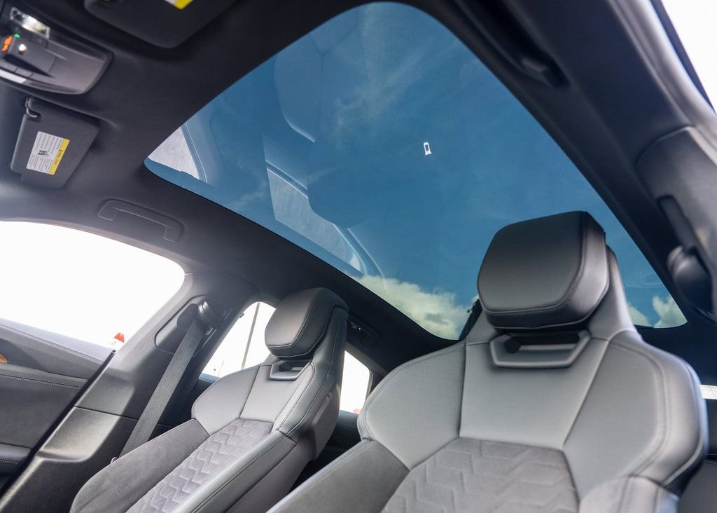 Used 2023 Audi e-tron GT Premium Plus image 17