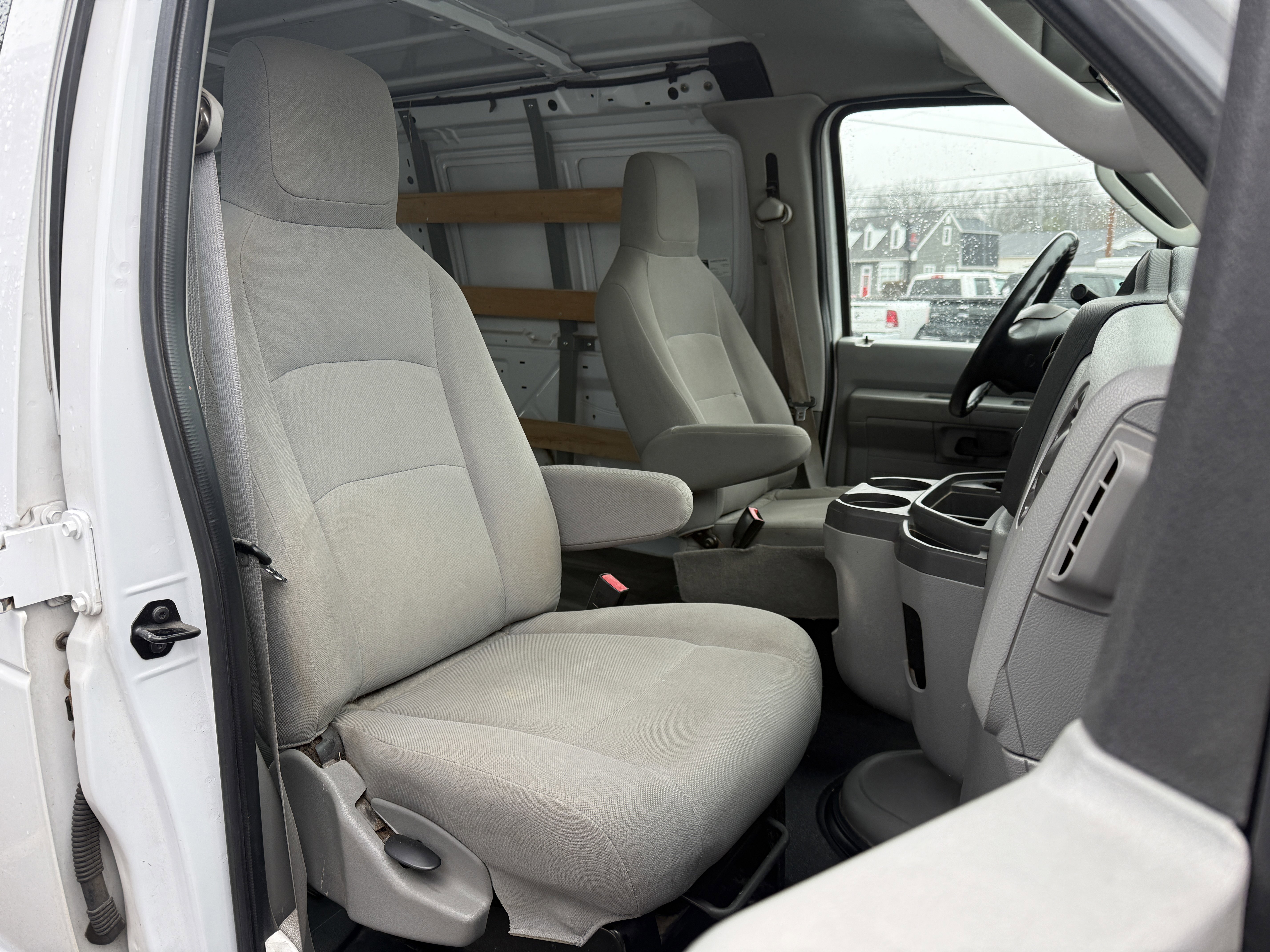 Used 2014 Ford E-250 and Econoline 250 w/ Power Group image 14