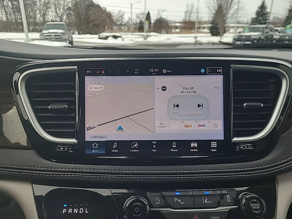 Used 2024 Chrysler Pacifica Limited image 23