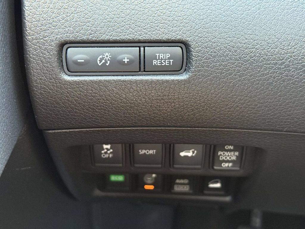 Used 2015 Nissan Rogue SV w/ SV Premium Package AWD/4WD image 27