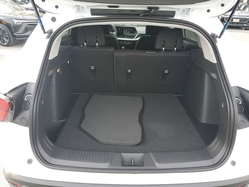 New 2026 Chevrolet Trax LS image 8
