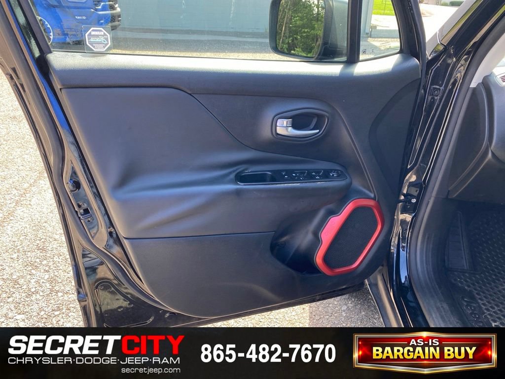 Used 2015 Jeep Renegade Trailhawk AWD/4WD image 14