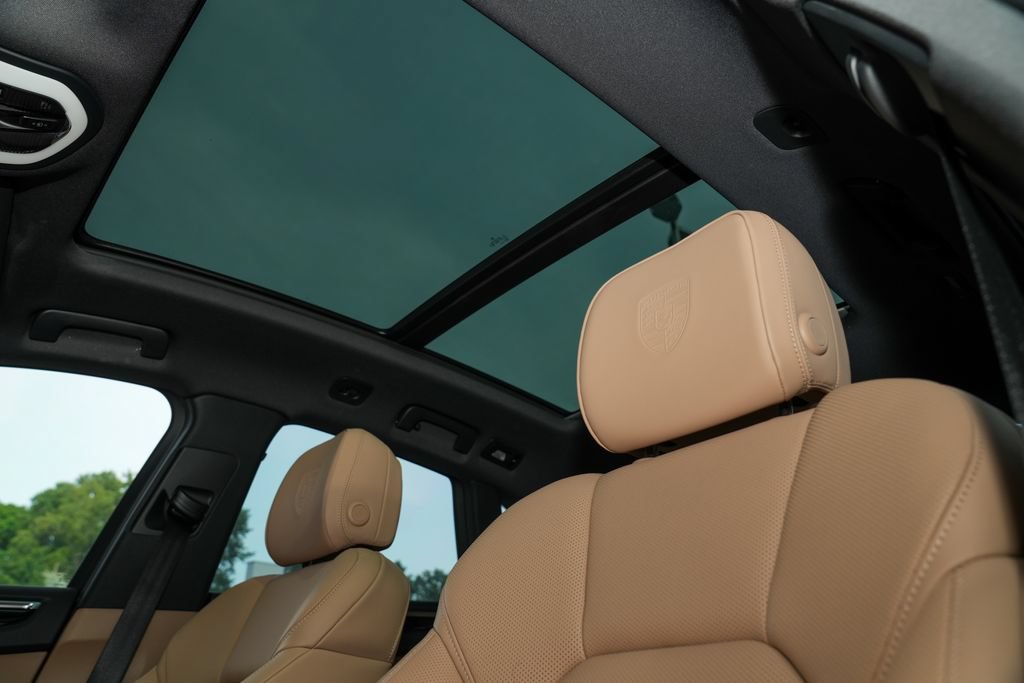 Certified 2026 Porsche Macan AWD/4WD image 24