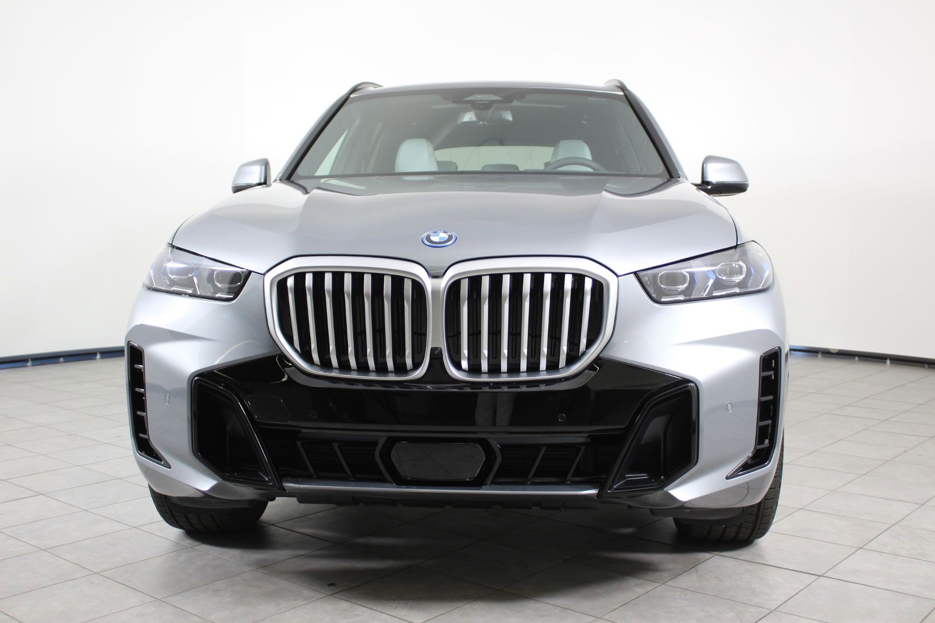 New 2026 BMW X5 xDrive50e w/ M Sport Package AWD/4WD image 6