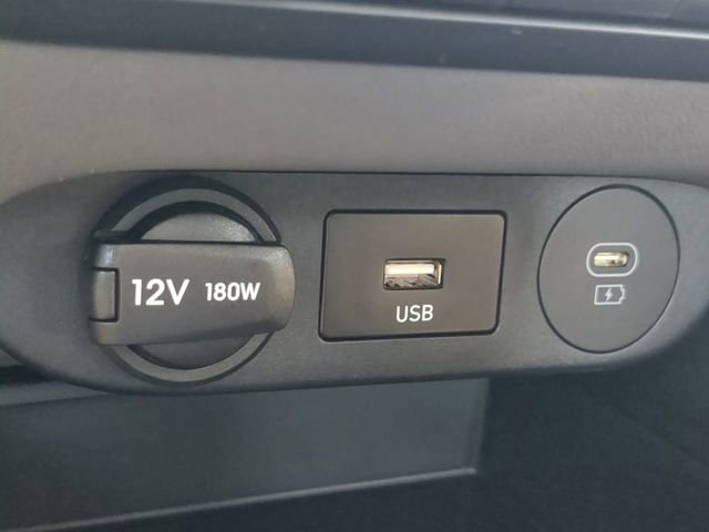 Used 2025 Hyundai Elantra SE image 19