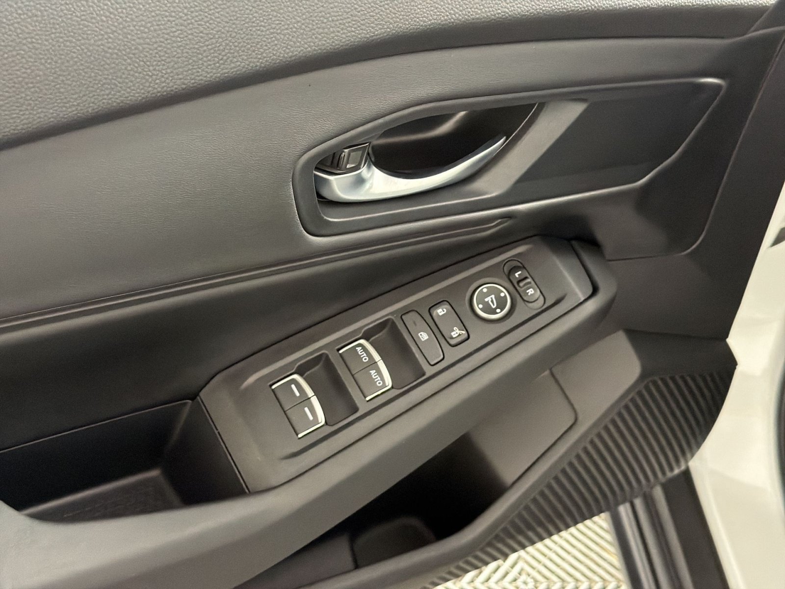 Used 2025 Honda Accord SE image 15