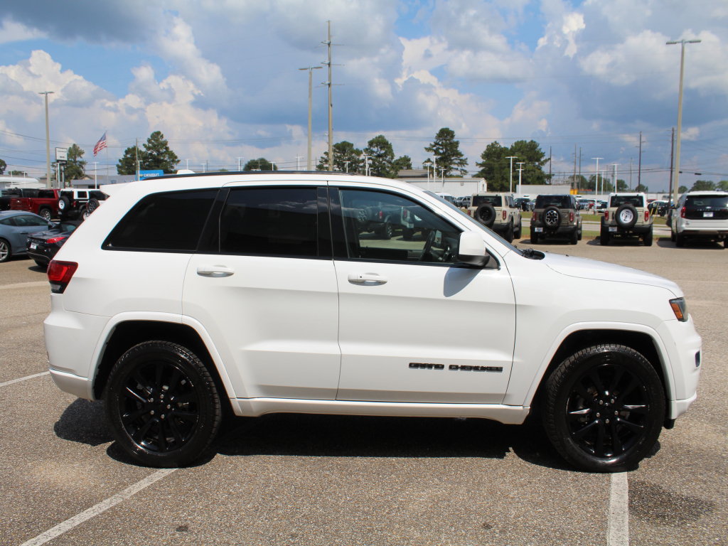 Used 2019 Jeep Grand Cherokee Altitude AWD/4WD image 7