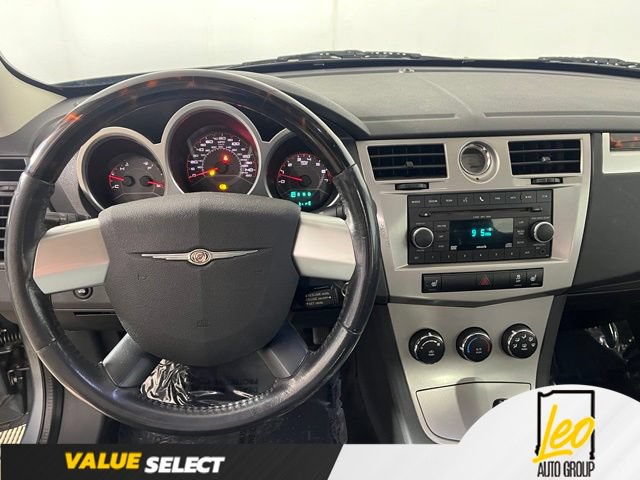 Used 2010 Chrysler Sebring Touring w/ Hands-Free Convenience Group FWD image 14