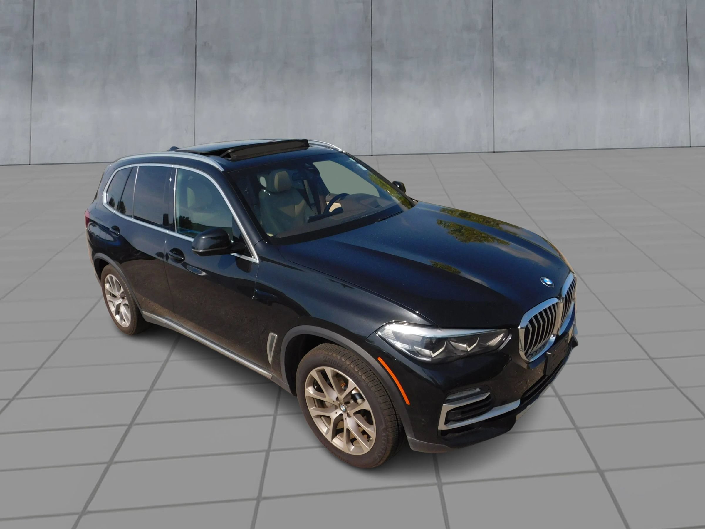 Used 2019 BMW X5 xDrive40i w/ Premium Package 2 AWD/4WD image 2