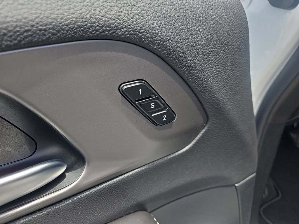 New 2027 Chrysler Pacifica Select w/ Family Tech Group FWD image 32
