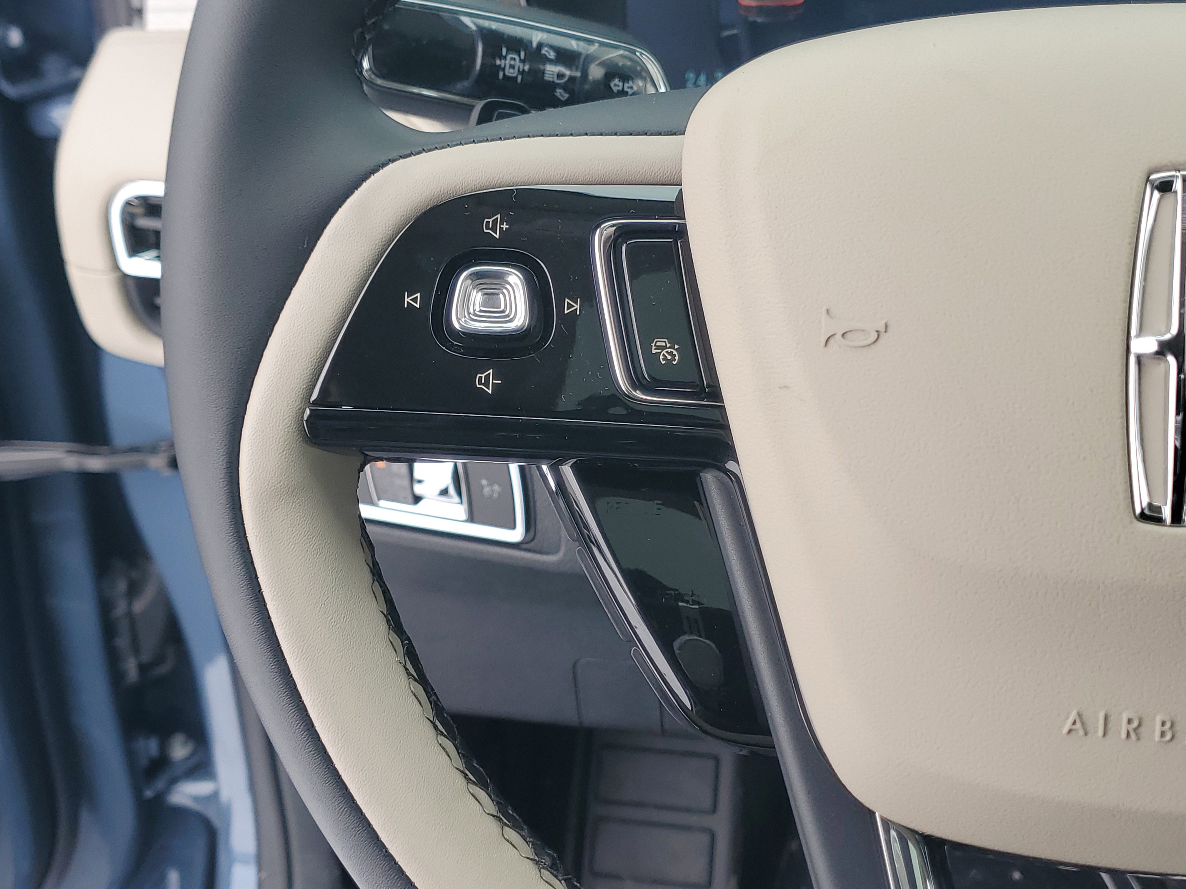 New 2026 Lincoln Corsair Premiere image 17