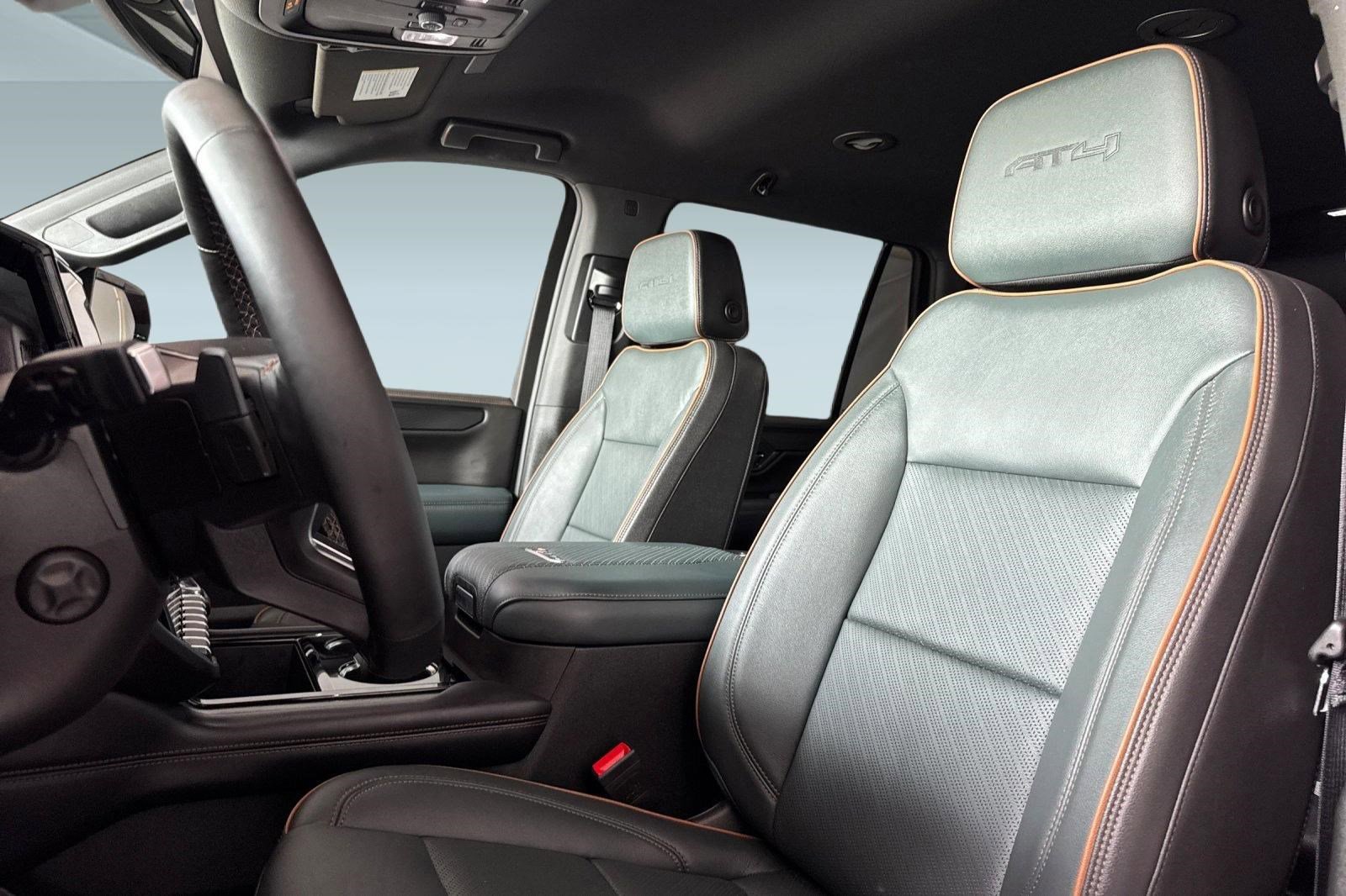 Used 2025 GMC Yukon AT4 AWD/4WD image 5